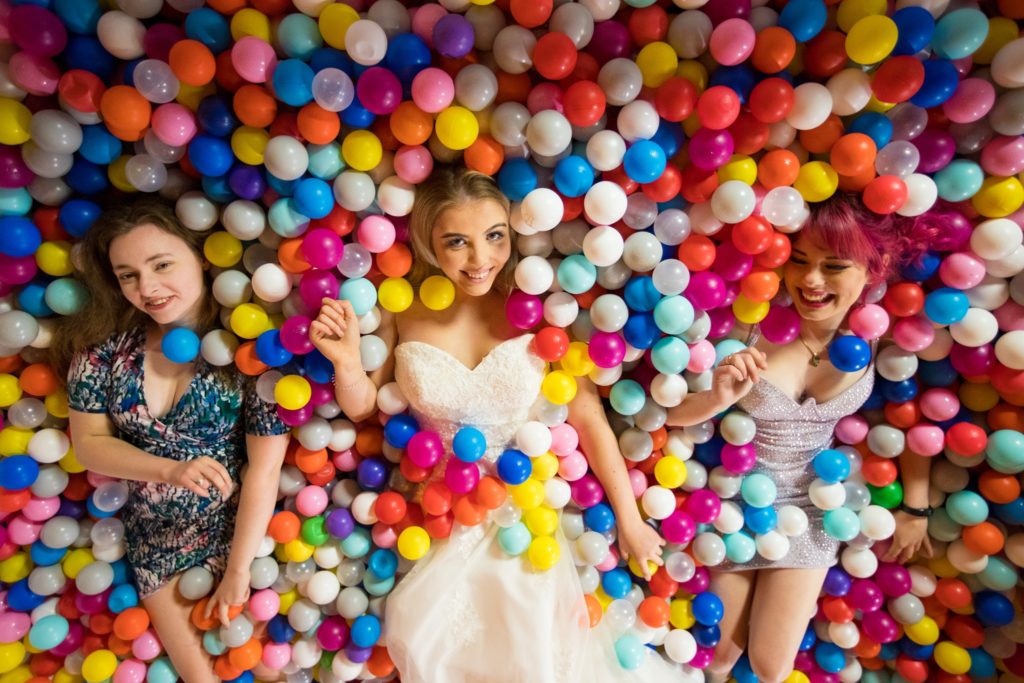 wedding trends photobooth ball pit 