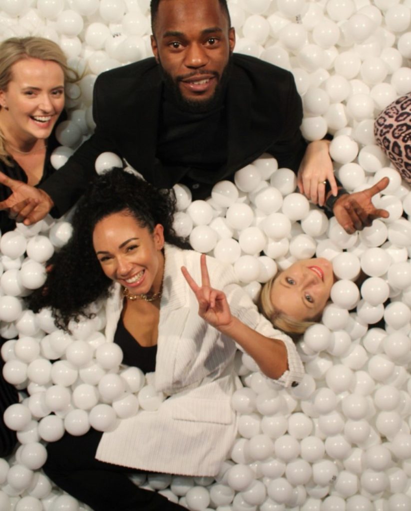 wedding trends photobooth ball pit 