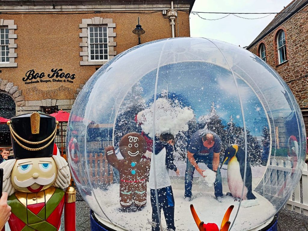 photo opportunities snow globe